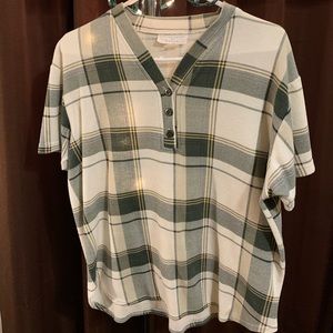 Medium Christopher Banks V Tee!